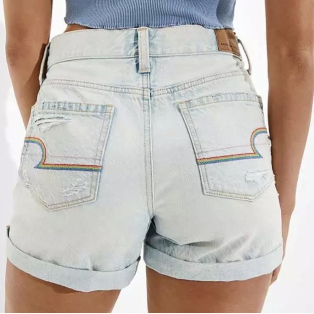 American Eagle rainbow distressed denim mom short light wash size 4